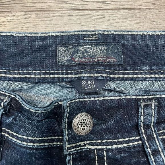 5/$20 Silver Suki Flap Bootcut Flare Jeans Womens 30x32 Mid Rise Rhinestones - Picture 2 of 13